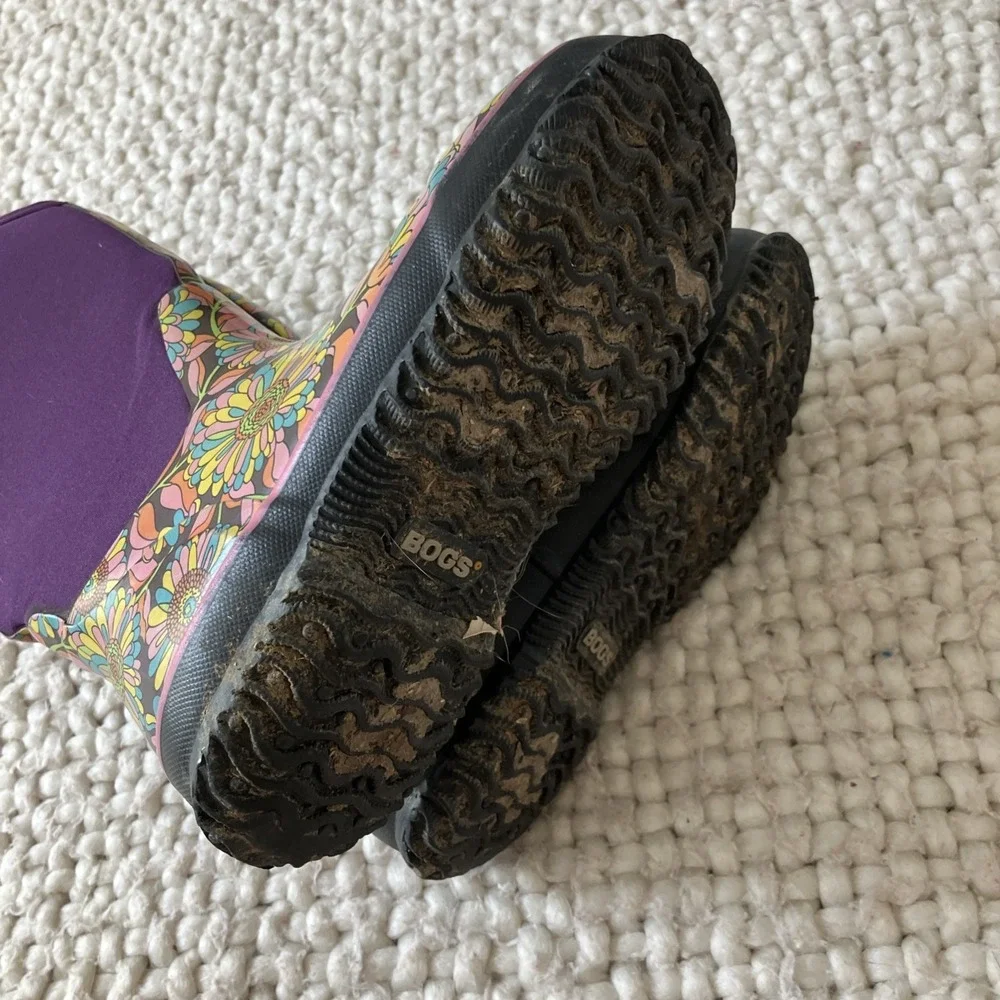 Bogs Youth Size 3 Floral Purple Waterproof Pullon Boots Rain Snow Mud Dirty
